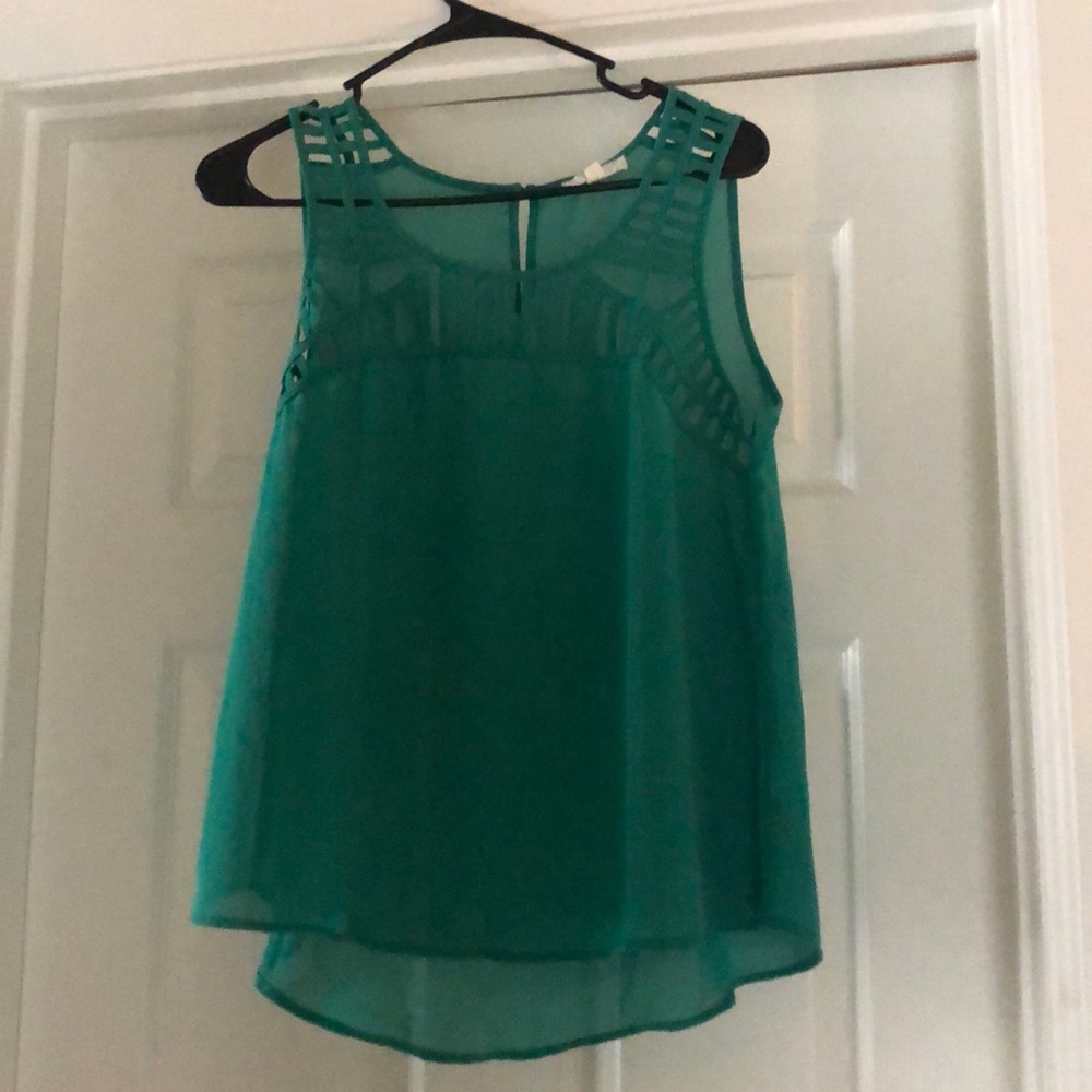 Cute light weight summer top. Only worn once.